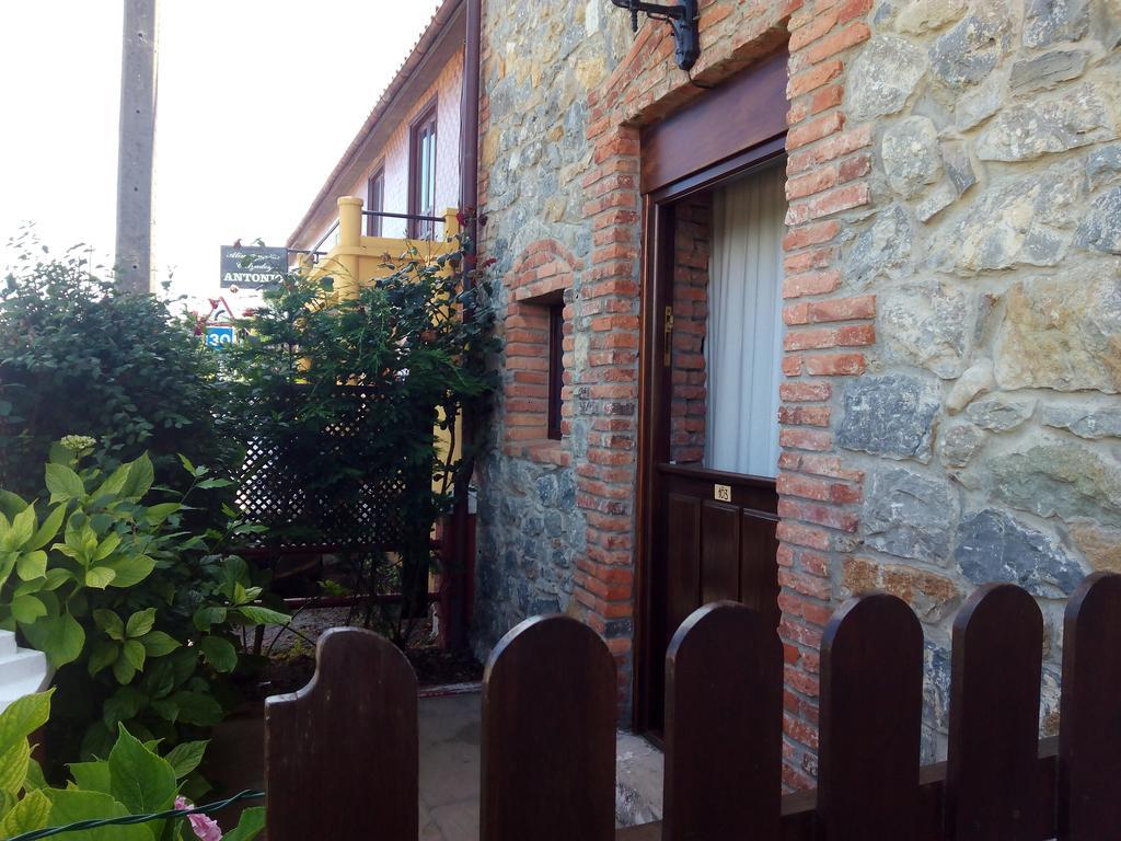 Posada Las Mananitas Cobreces Exterior photo